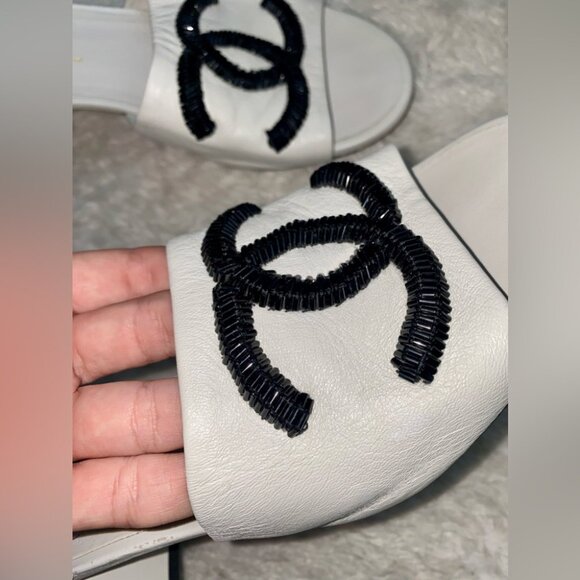 Chanel Black and White Calf Leather Sandals Sequin CC Logos Heel Block Classic - Picture 4 of 10